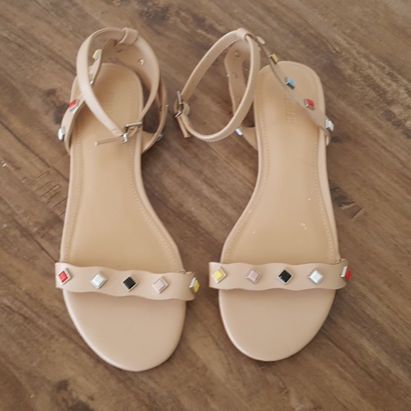 Forever 21 Shoes - Sandals in excellent condition ! NEW
